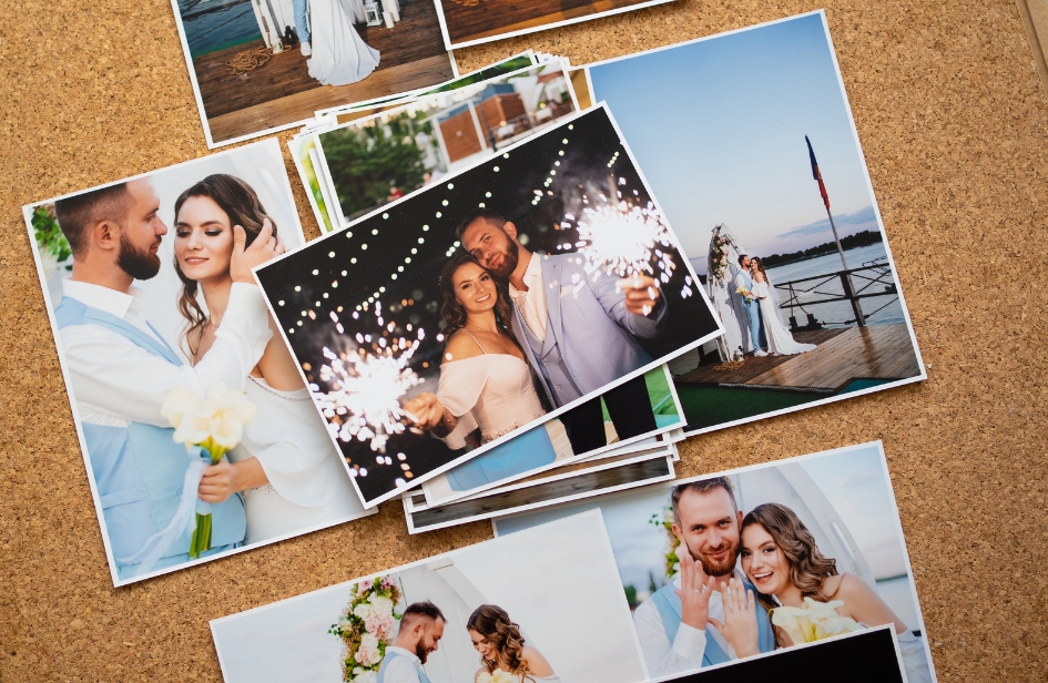 Río sereno fluyendo en bosques densos